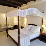 Embassy 4* Κάρλοβι Βάρι