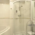 Ξενοδοχείο Embassy 4*