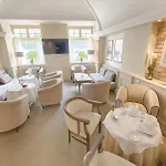 Embassy 4* Κάρλοβι Βάρι