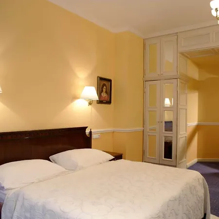 Embassy 4* Κάρλοβι Βάρι