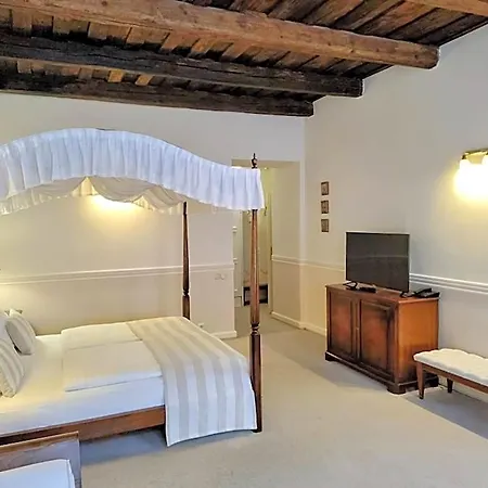 Hotel Embassy 4*