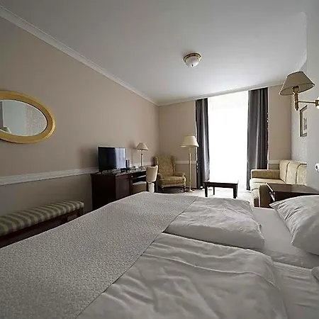 Hotel Embassy