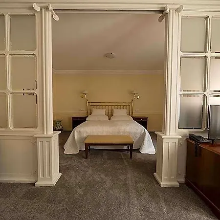 Embassy Hotel 4*