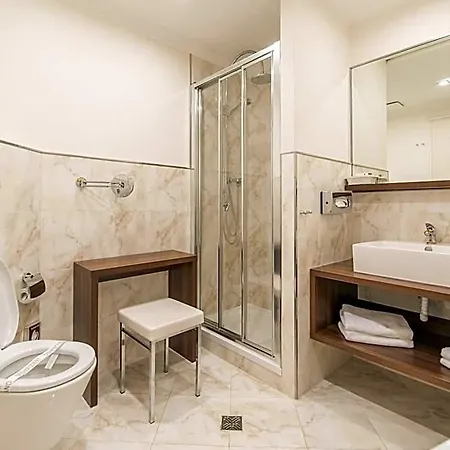 Embassy Hotel 4*