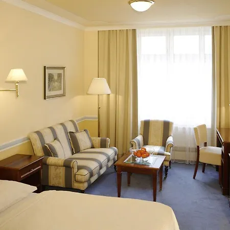 Hotel Embassy Hotel 4*