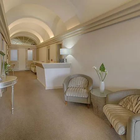 Ξενοδοχείο Embassy 4*