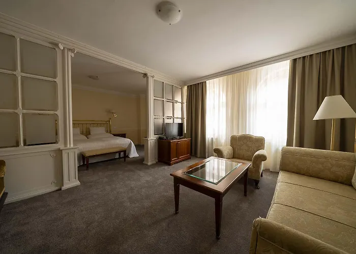 Embassy Hotell 4*