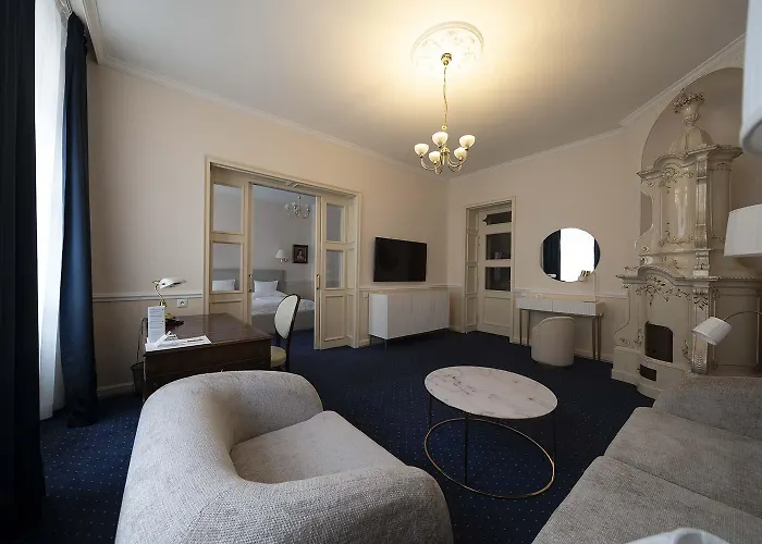 Embassy Hotel 4*