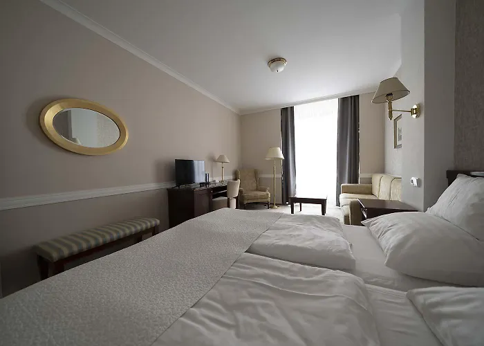 Embassy Hotell 4*