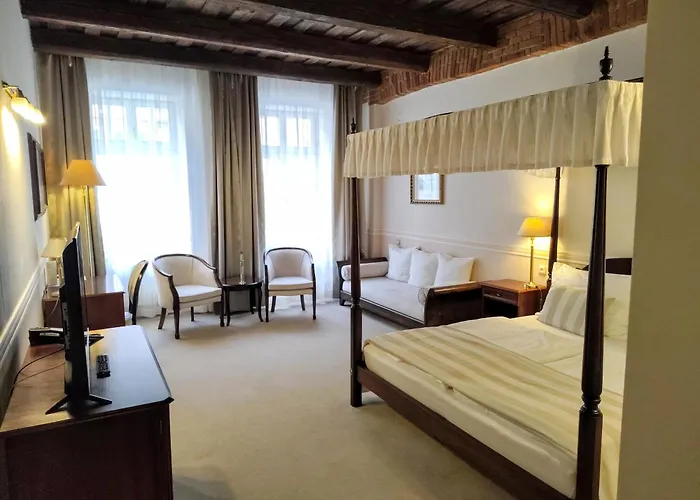 Embassy Hotell 4*