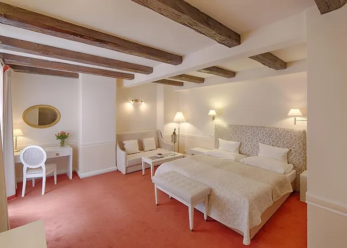 Hotel Embassy