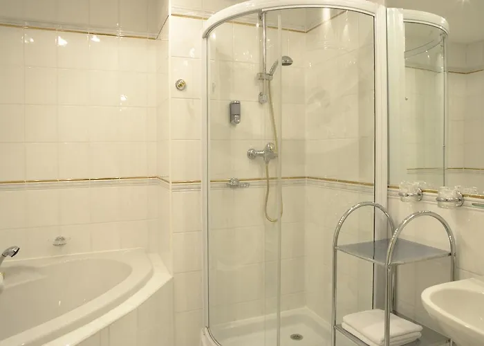 Hotell Embassy 4*