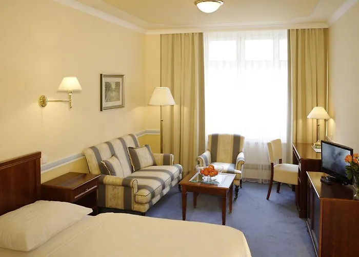 Embassy Hotell 4*