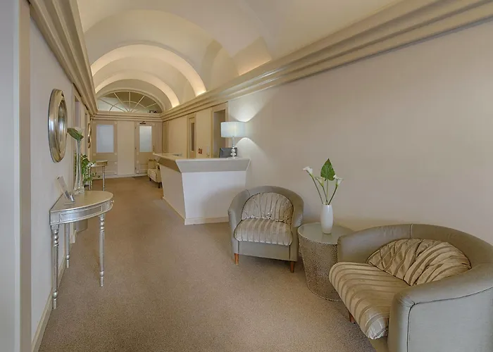 Hotell Embassy 4*