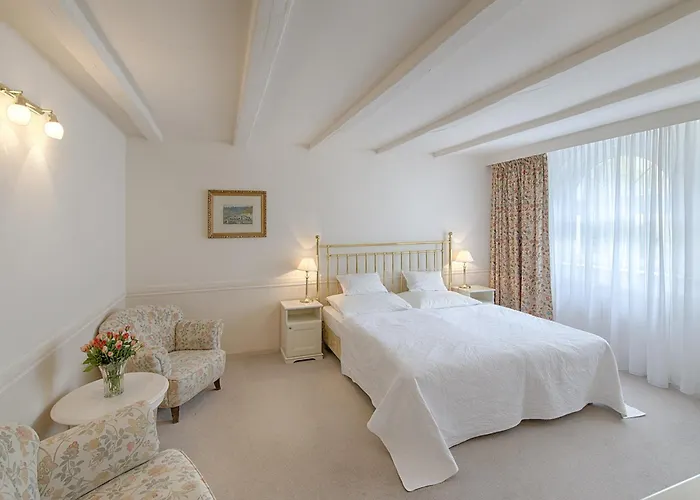 Embassy Hotel 4*